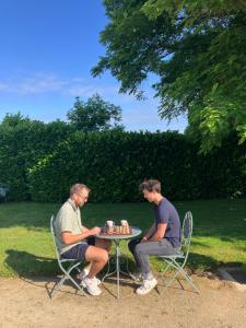 Maisons d'hotes Chambres d'hotes La Massonniere avec grand jardin - ideal familles, groupes et sejour nature - Sarthe : photos des chambres