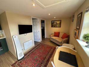 Honey Cottage behind Wilmot House