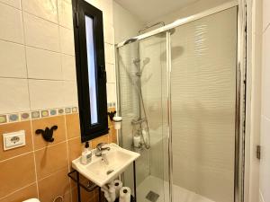 Habitacion con baño privado y mini-cocina privada en casa particular, acceso independiente