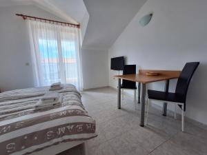 Apartments and Rooms Saric