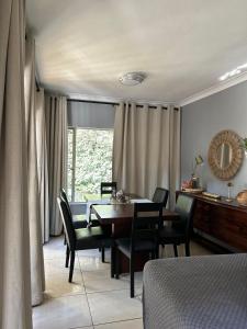 Spacious Entire House in Menlyn, Sleeps 8, Ideal for Groups
