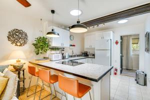 Vibrant Casa Paloma with Patio - Near Vineyards!