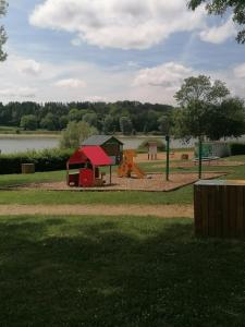 Appartements Mobile home camping du lac de Bairon : photos des chambres