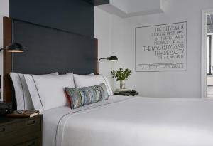 Gallery King room in The Renwick Hotel New York City Curio Collection by Hilton