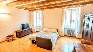 NEW Luxury Jacuzzi Suite - 100sqm Historic Center - 50m from Parking