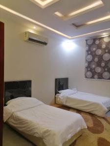 شقه اربع غرف الطائف بالحلقة الشرقية حي الروضه