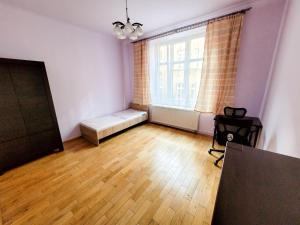 Quiet 4-bedroom Apartment Old Town
