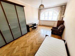 Quiet 4-bedroom Apartment Old Town