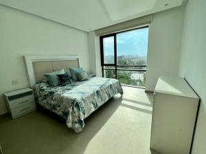 Depto en la playa con toboganes, juegos y restaurantes