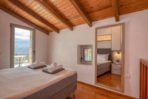 Aptera Verde - Stone Cottages Complex