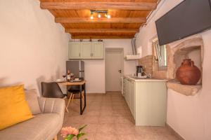 Aptera Verde - Stone Cottages Complex