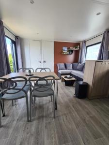 Campings Mobil-home Vue mer Piscine - Camping La Falaise Equihen-Plage - La Coquille d-Opale : photos des chambres