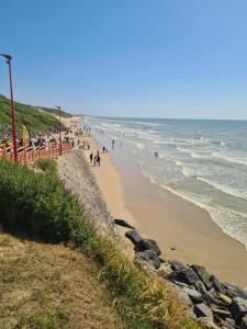 Campings Mobil-home Vue mer Piscine - Camping La Falaise Equihen-Plage - La Coquille d-Opale : photos des chambres
