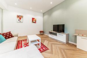 Naomis Flat - Metro Mirti