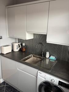 Reservoir Suite - Modern Private Apartment with King Bed