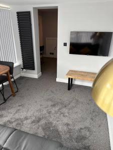 Reservoir Suite - Modern Private Apartment with King Bed