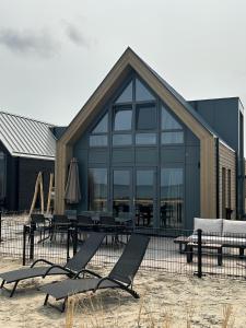 Enkhuizer Strand BeachHouse Strandgut mit Zaun Nr 400