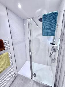 Spacious Iconic Lesmurdie House 2 bed, free WiFi and Parking