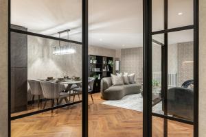 Luxury Old Town Design Apartment With Fireplace