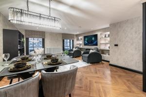 Luxury Old Town Design Apartment With Fireplace