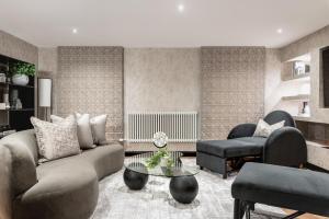 Luxury Old Town Design Apartment With Fireplace