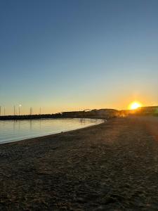 Studette sur la Marina, plage à 5 minutes