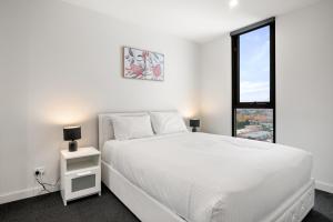 Bright 1-Bed Apartment Near Beach and Cafés