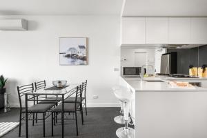 Bright 1-Bed Apartment Near Beach and Cafés