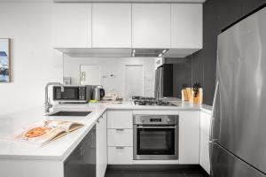 Bright 1-Bed Apartment Near Beach and Cafés