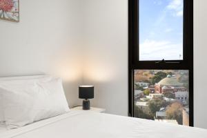 Bright 1-Bed Apartment Near Beach and Cafés