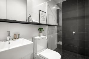 Bright 1-Bed Apartment Near Beach and Cafés