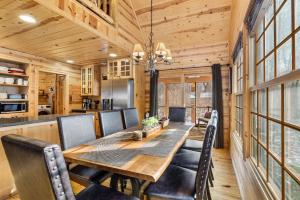 Timber Nest Goshorn lake dock pool town HOT TUB