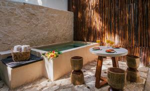 Your Dream Stay Pool Bikes & Near Every Hotspot