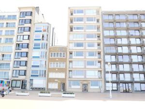 Apartment in Nieuwpoort by the Beach