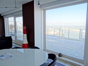 Penthouse in Nieuwpoort with Sea Views