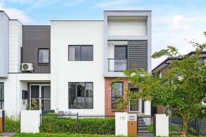 Entire home in Austral, Australia