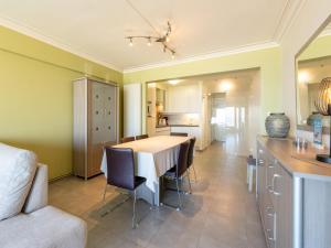 Blankenberge central apartment with sea view