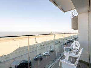 Apartment in Zeedijk with Sea View Terrace