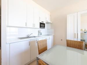 Studio Apartment with Sea Views in Gadeynehelling