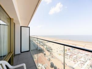 Studio in Zeedijk with Stunning Sea Views