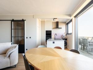 Penthouse by the Sea with Stunning Rooftop Views