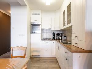 Apartment on Zeedijk with Stunning Sea Views