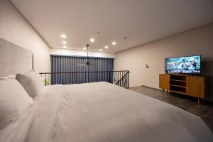 KIM Apartment & Homestays at PentStudio West Lake