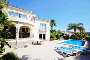 Estrella - holiday home with stunning views and private pool in Benissa