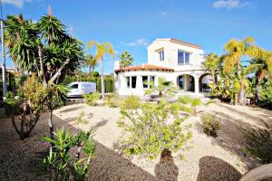 Estrella - holiday home with stunning views and private pool in Benissa