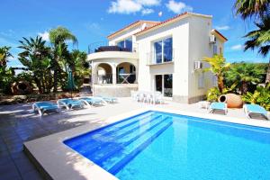 Estrella - holiday home with stunning views and private pool in Benissa