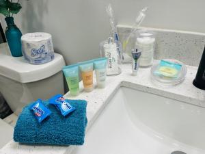 NEW! 5 minutes from Convention Center, Shopping Centers & Airport