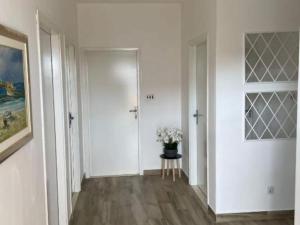 Apartment Megi - Two Bedroom Apartment with Balcony and Sea View