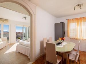 Apartment Adriatic Pearl - One Bedroom Apartment with Balcony and Sea View