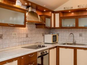 Guest House Villa Anggela - Two Bedroom Apartment with Balcony and Sea View